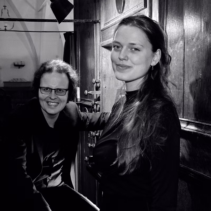 Duo sopraan en orgel: Nanette Mans en organist bij de speeltafel